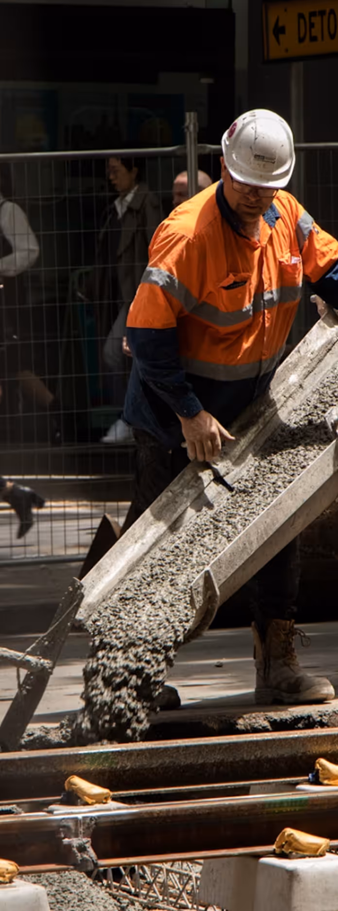 Armierungseisen für Stahlbeton von Schweizer Betonbauer verlegt